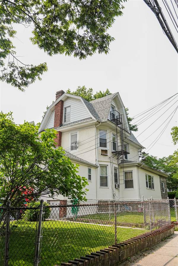 Woodhaven, NY 11421,8520 85th RD