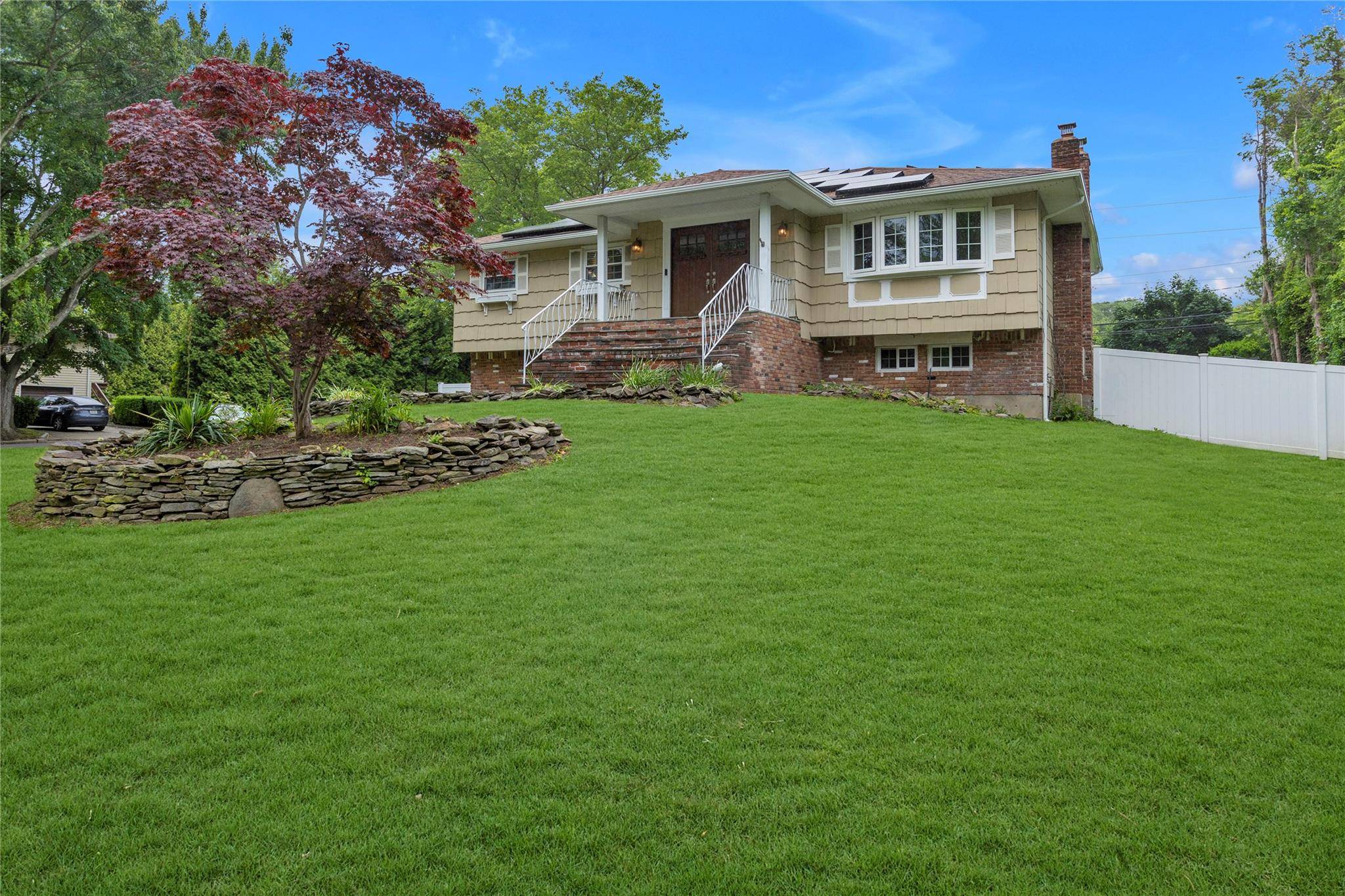 7 Greenvale DR, East Northport, NY 11731