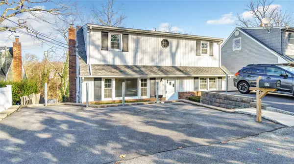 27 Potter LN, Halesite, NY 11743