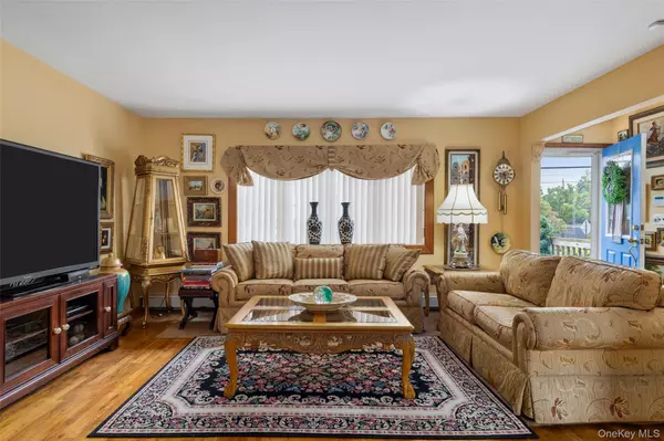 Massapequa, NY 11758,12 Roosevelt PL