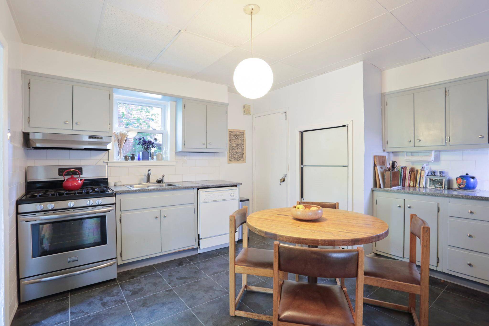 Jamaica Estates, NY 11432,186-19 Wexford TER