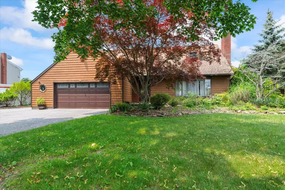 Dix Hills, NY 11746,1057 Carlls Straight PATH