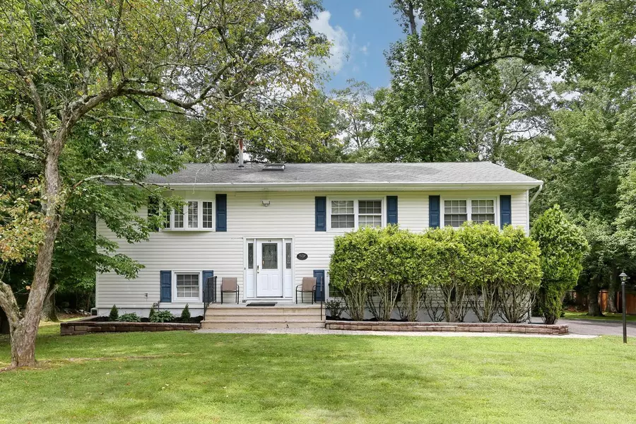 15 Cragmere RD, Suffern, NY 10901