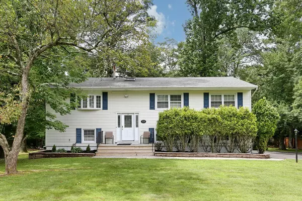 15 Cragmere RD, Suffern, NY 10901