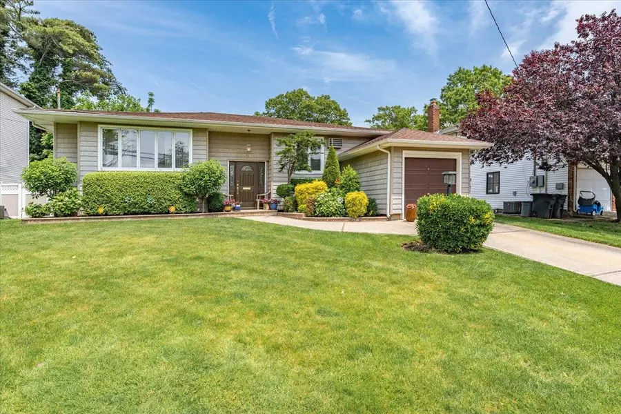 528 Longacre AVE, Woodmere, NY 11598