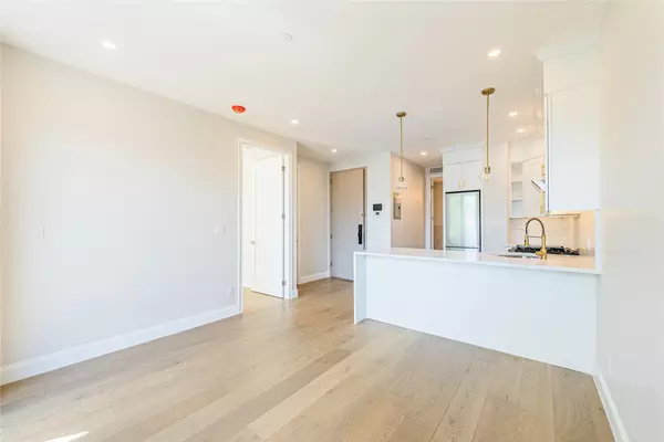Elmhurst, NY 11373,4209 Hampton ST #4B