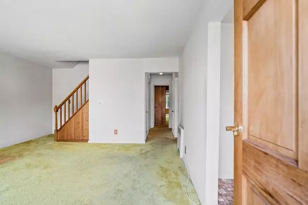 New Hyde Park, NY 11040,628 8th AVE