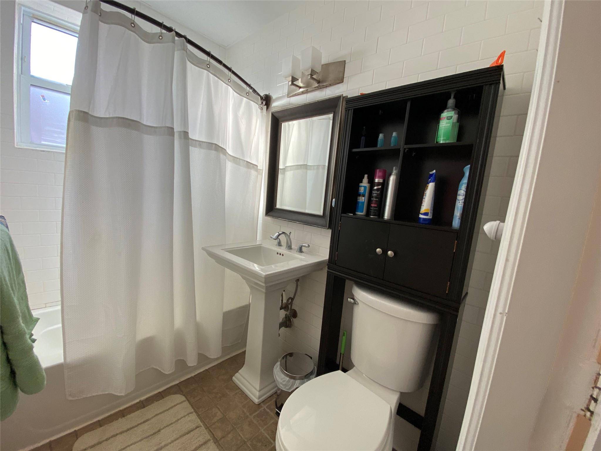 Long Beach, NY 11561,255 W Broadway #303