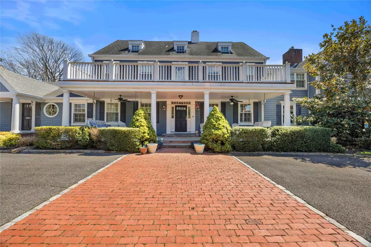 Lawrence, NY 11559,233 Narragansett AVE