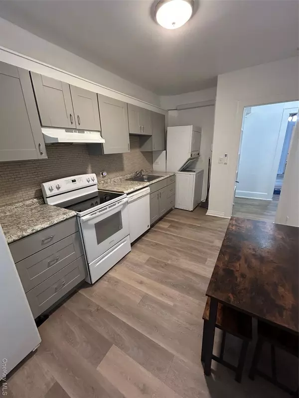 New Rochelle, NY 10801,379 Huguenot ST #2