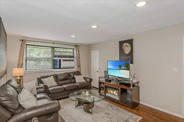 Whitestone, NY 11357,16-39 160th ST #6422