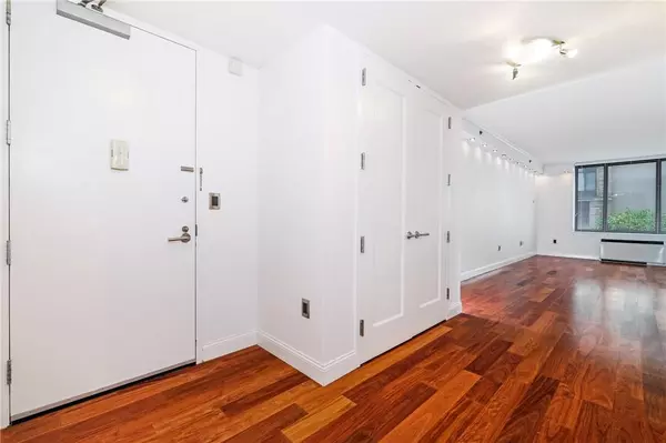 White Plains, NY 10601,10 City PL #2D