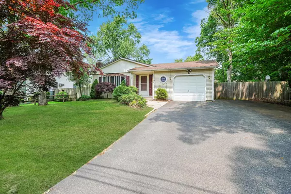 21 Spectacle Lake DR,  Nesconset,  NY 11767