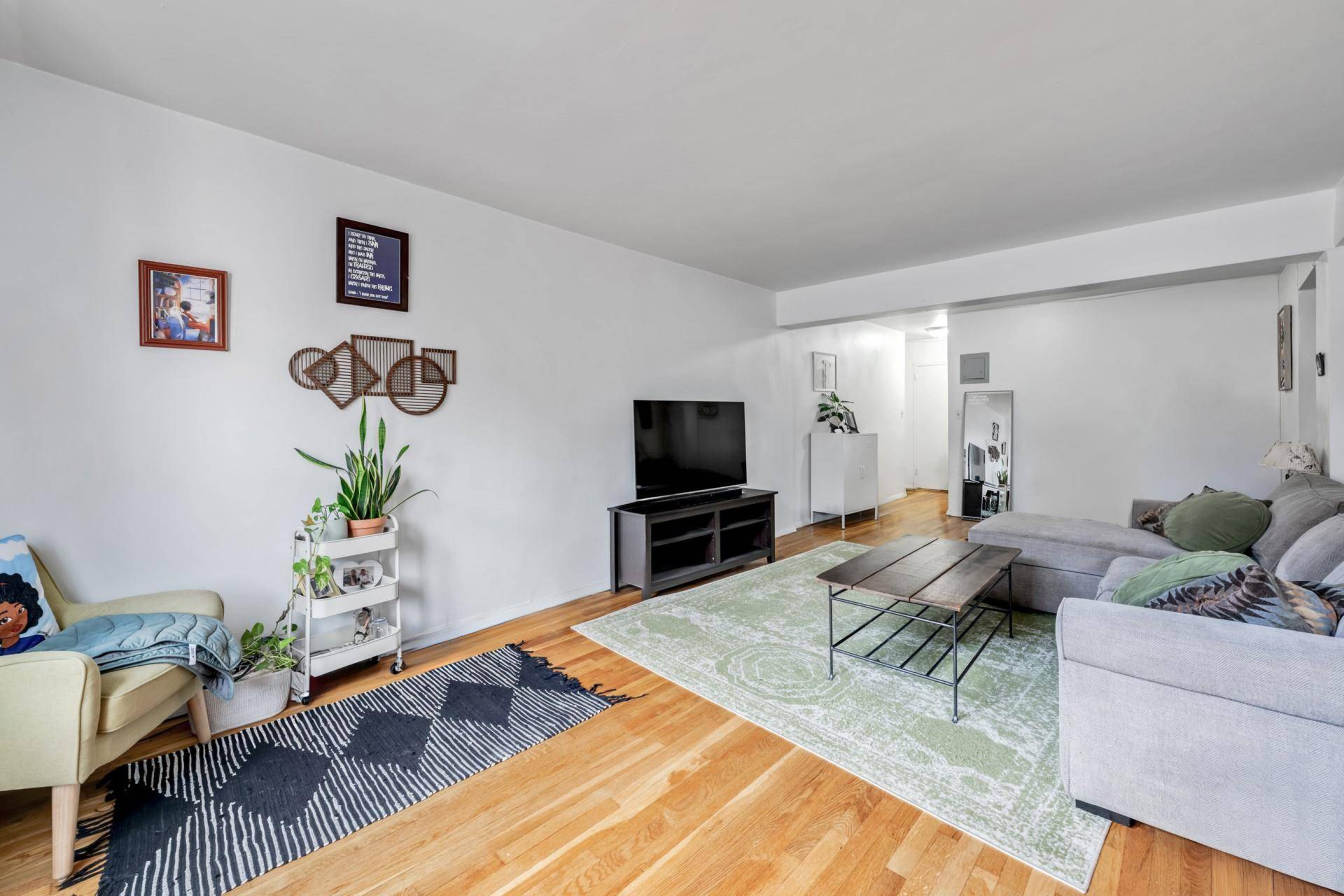 Bronx, NY 10468,2420 Morris AVE #5J