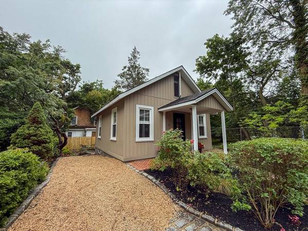 27 12th AVE, Sea Cliff, NY 11579