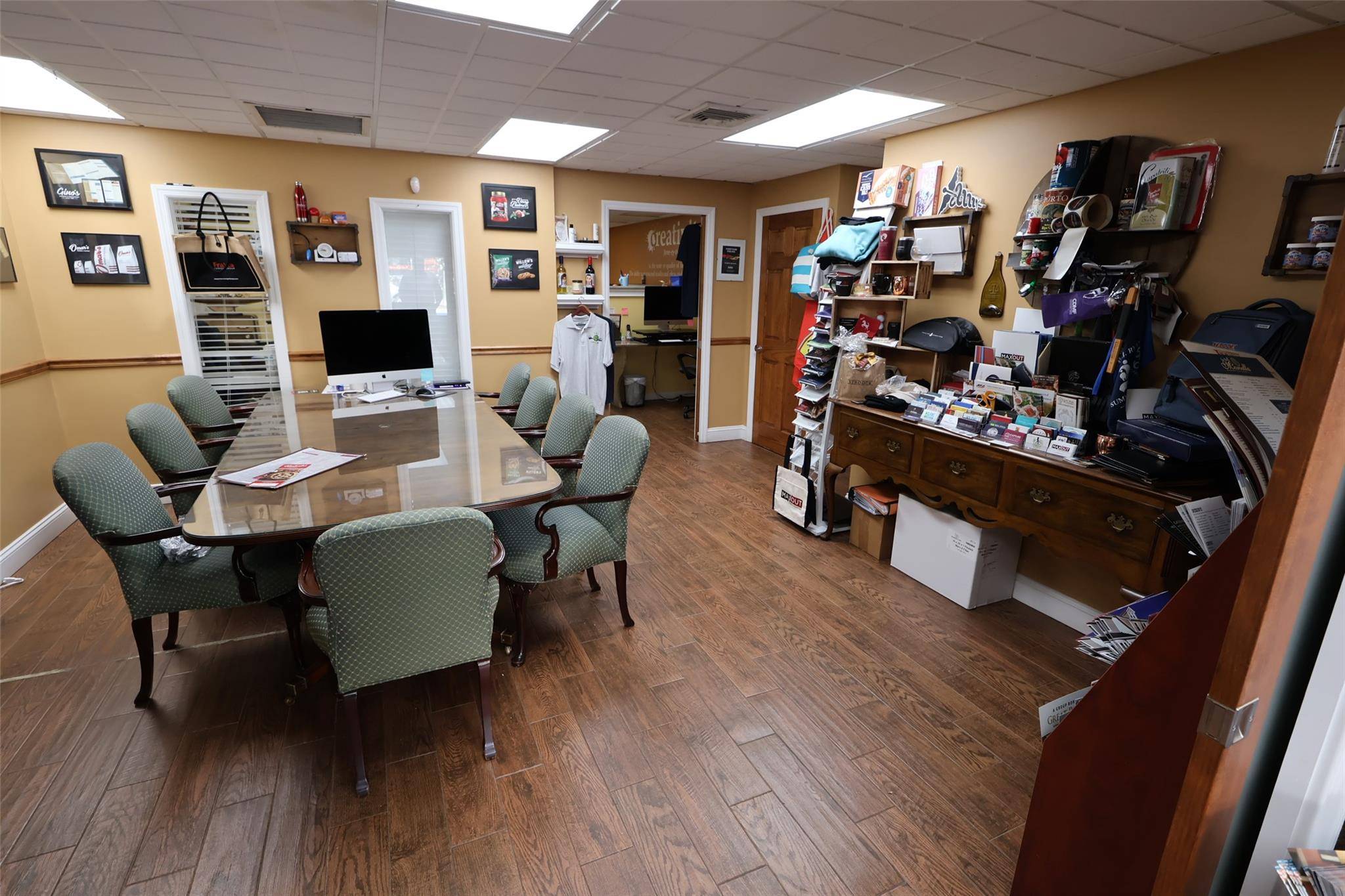 Mineola, NY 11501,156 Mineola BLVD #Store Front