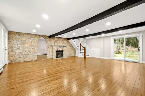 Bedford Corners, NY 10549,22 Lake Ridge RD