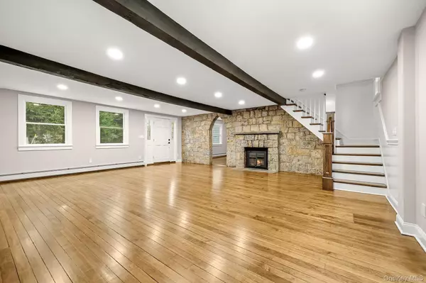 Bedford Corners, NY 10549,22 Lake Ridge RD