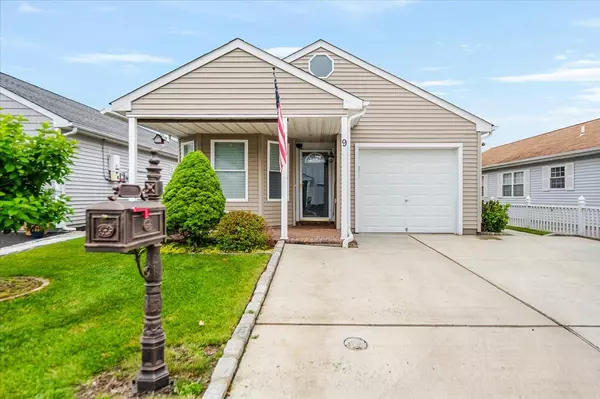 9 Orange Tree CT,  Manorville,  NY 11949