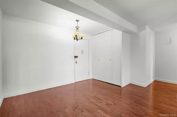 White Plains, NY 10606,505 Central AVE #609