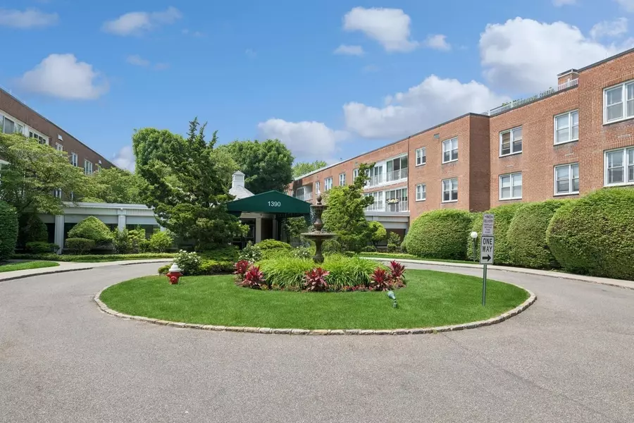 1390 Broadway #118, Hewlett, NY 11557