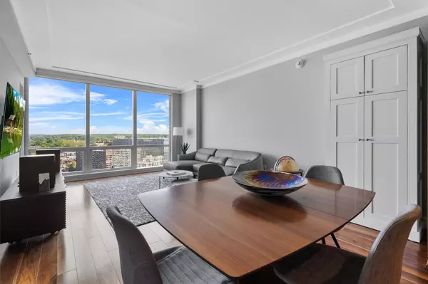 White Plains, NY 10601,5 Renaissance SQ #23B
