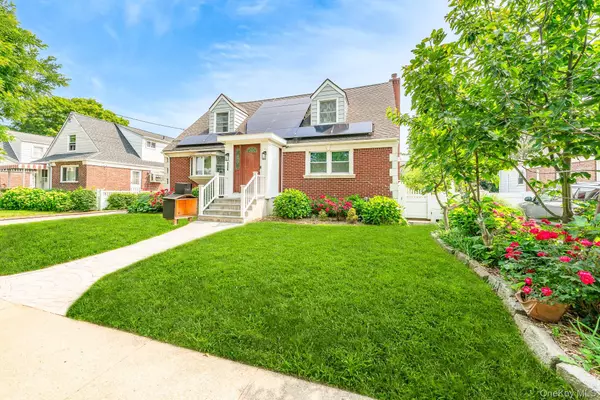 136 Wardwell RD, Mineola, NY 11501