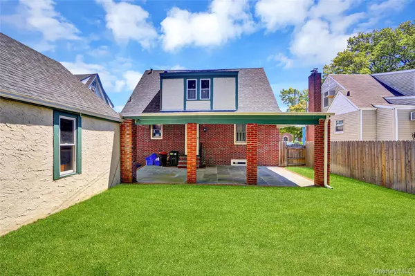 East Rockaway, NY 11518,8 Alexine AVE