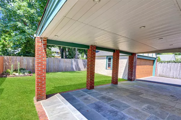 East Rockaway, NY 11518,8 Alexine AVE
