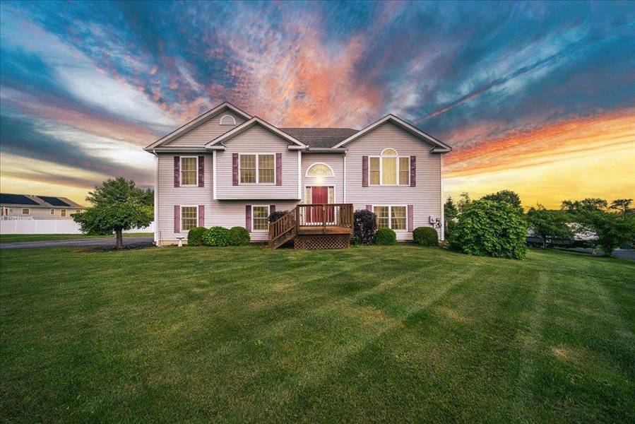 5 Sunrise DR, Milton, NY 12547