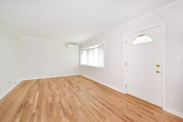 Massapequa Park, NY 11762,92 Smith ST