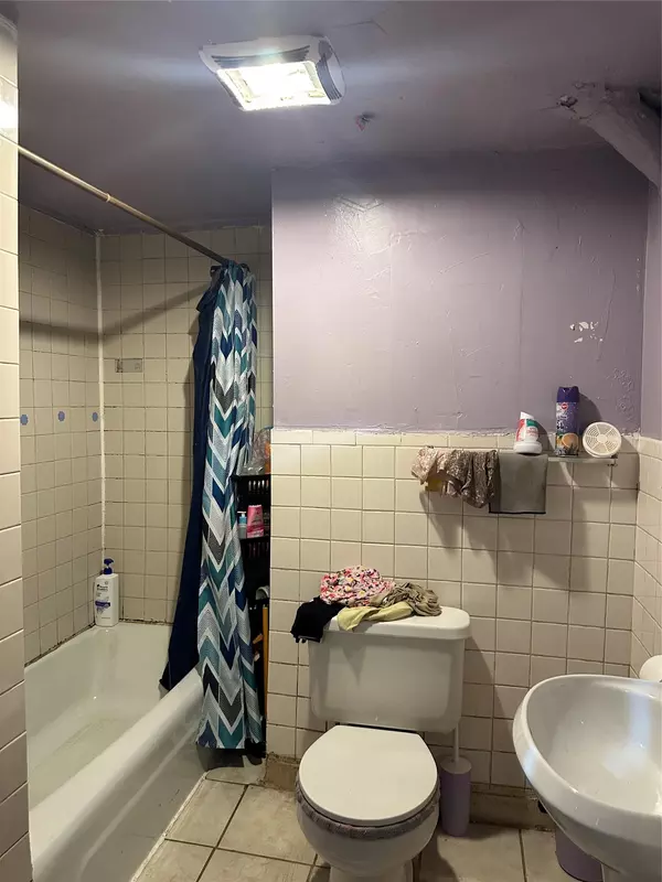 Yonkers, NY 10701,187 Buena Vista AVE #1