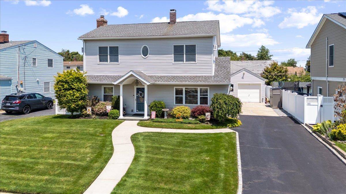 Levittown, NY 11756,37 Swan LN