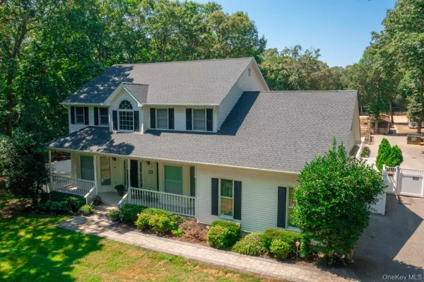Smithtown, NY 11787,44 Croft LN