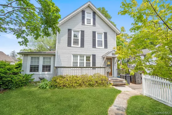 227 N Railroad AVE, Babylon, NY 11702