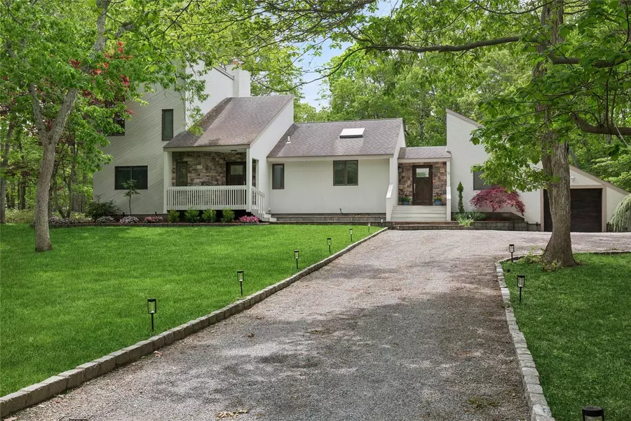 18 Quail RUN, Hampton Bays, NY 11946