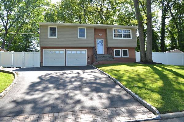 Ronkonkoma, NY 11779,161 Calvert AVE