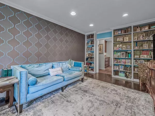 Lawrence, NY 11559,74 Margaret AVE