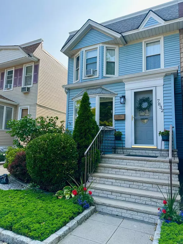78-32 76th ST, Glendale, NY 11385