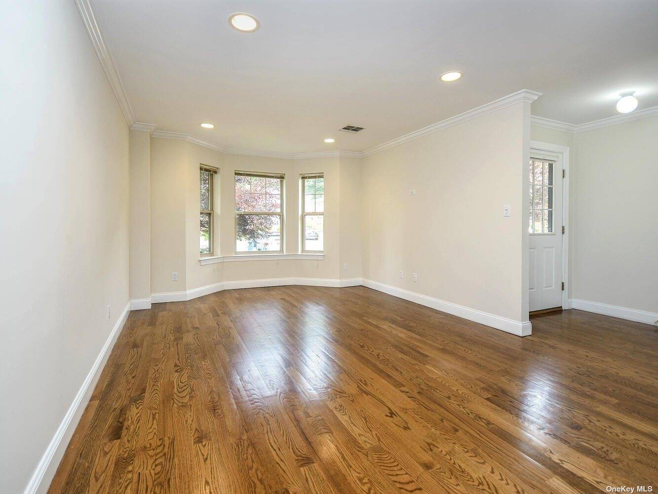 Port Washington, NY 11050,28A Dunes LN