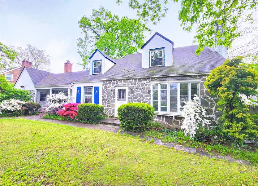 163 Scarcliffe DR, Malverne, NY 11565