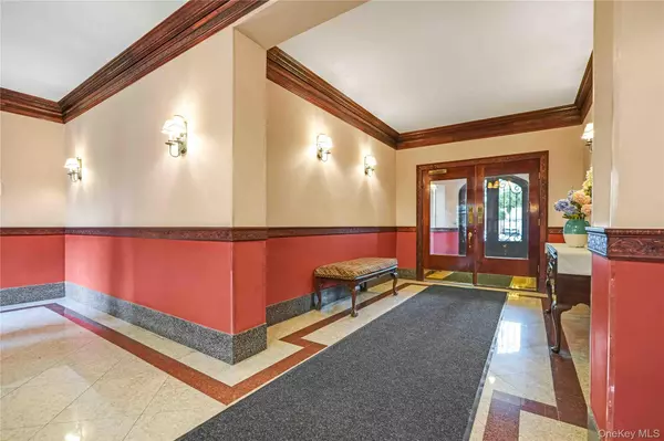 Forest Hills, NY 11375,94-11 69th AVE #102