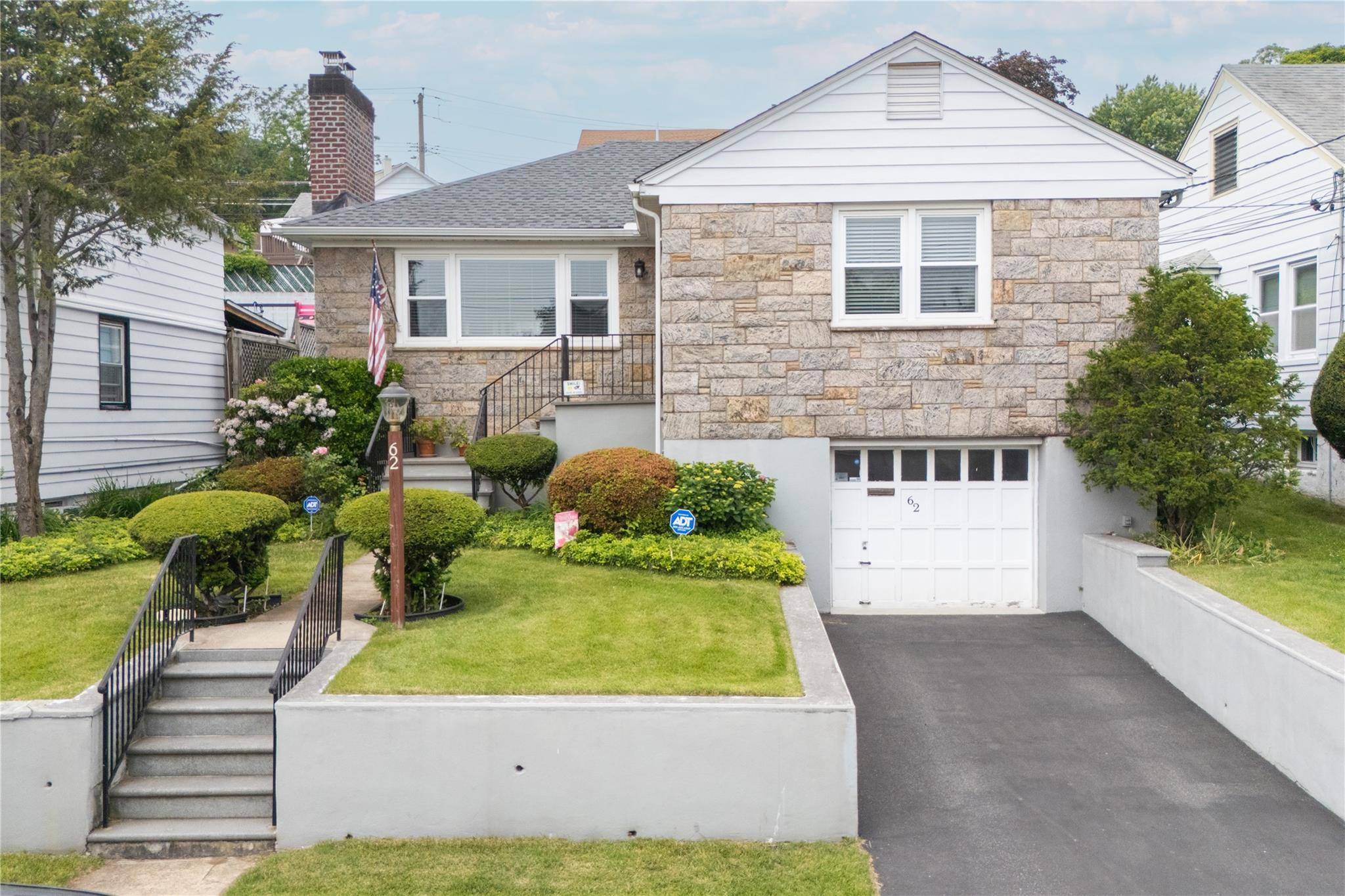 Yonkers, NY 10704,62 Murray AVE