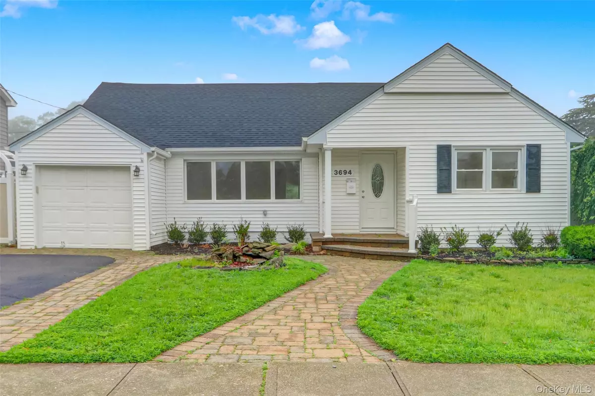Wantagh, NY 11793,3694 Maxwell DR
