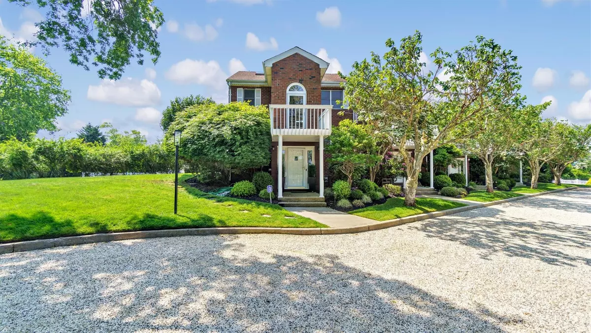 Westhampton Beach, NY 11978,32D Library AVE #4