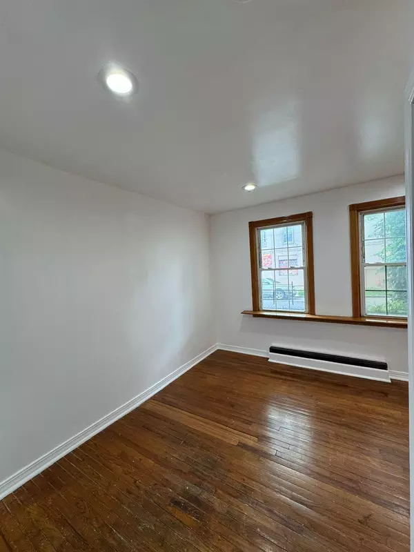 Mount Vernon, NY 10550,131 W Sandford BLVD
