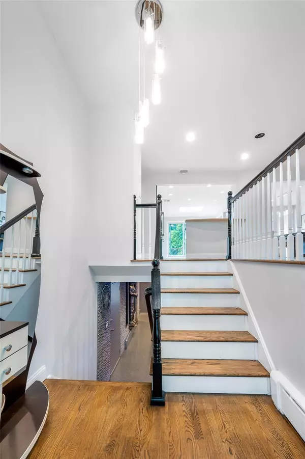 Woodmere, NY 11598,1105 Fordham LN