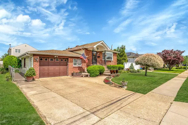 Oceanside, NY 11572,3324 Murdock AVE
