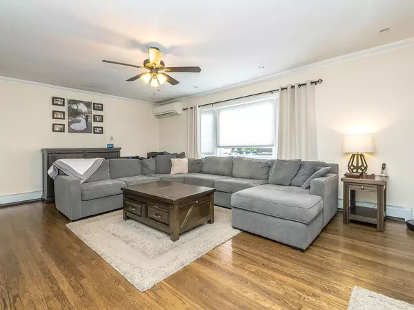 West Hempstead, NY 11552,557 Western Park DR