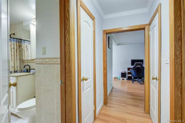 Oakland Gardens, NY 11364,211-19A 73 AVE #Lower